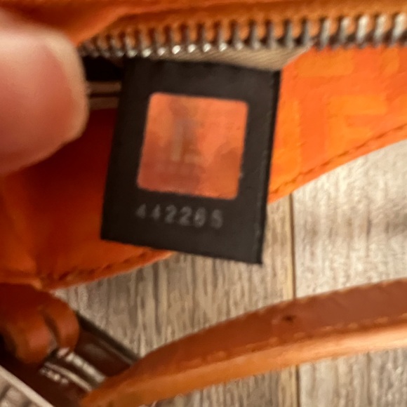 Fendi Orange baguette shoulder bag - Picture 14 of 16